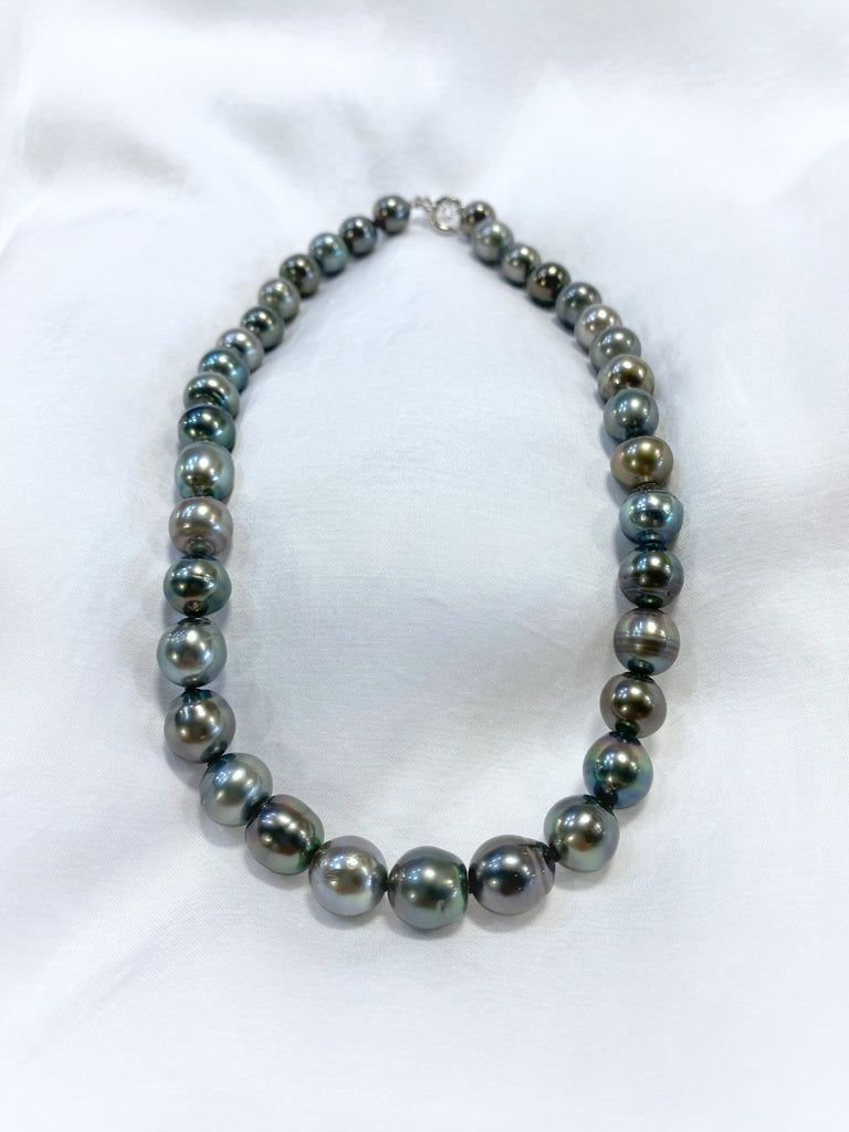 Handknotted Black Tahitian Pearl 18 inch Necklace. - Moonbow Tropics