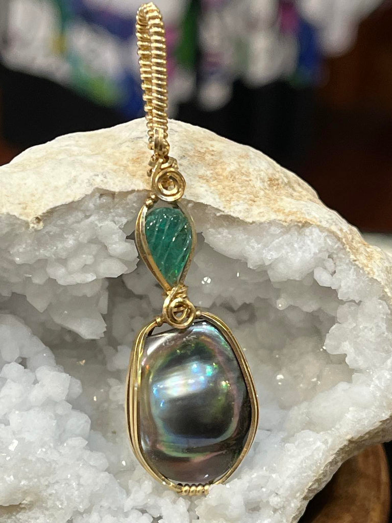 Black Tahitian Mabe Blister Pearl with an engraved Emerald - Moonbow Tropics
